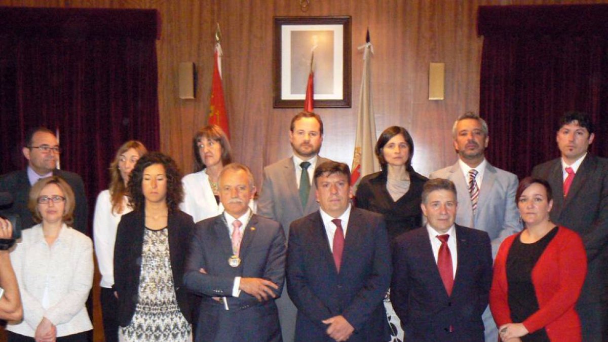 Miembros de la corporación de Almazán.-T.C.