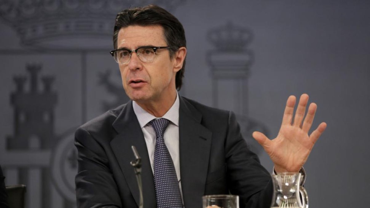 Soria, cuando aún era ministro de Industria, en la rueda de prensa posterior al Consejo de Ministros, en octubre pasado.-JOSÉ LUIS ROCA