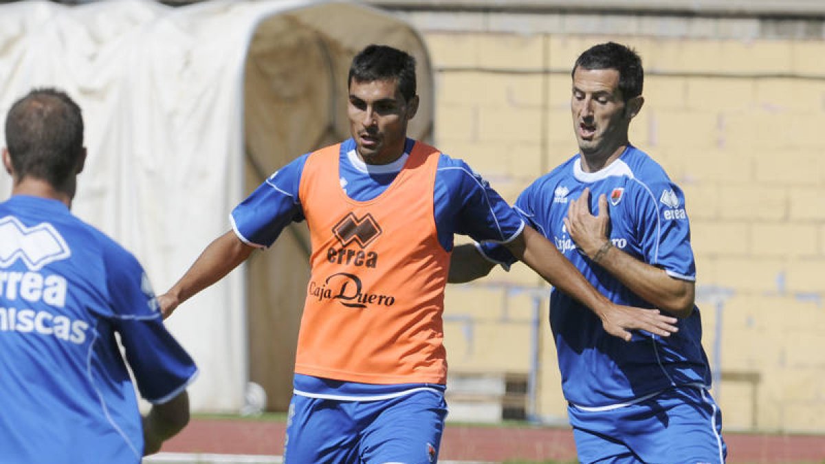 Dimas y Nagore son dos de los rojillos que acaban contrato en junio. / V. Guisande-