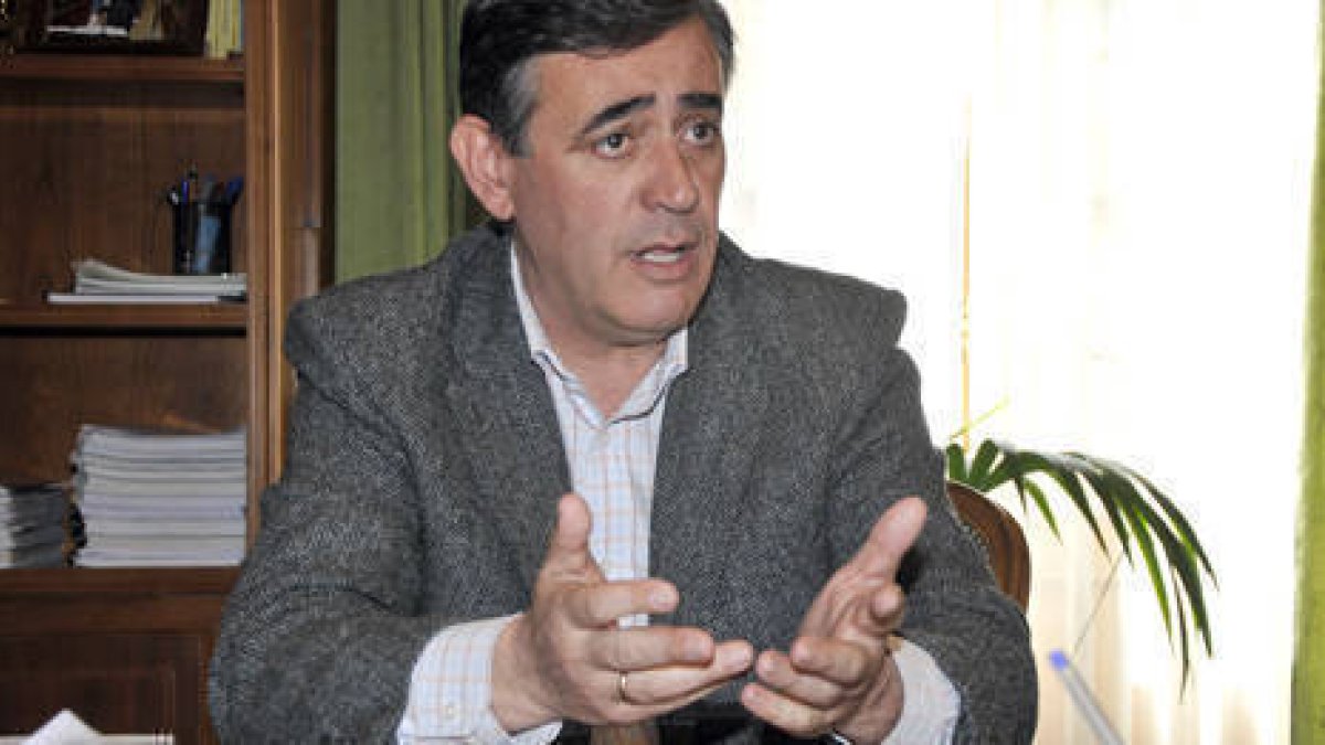 Antonio Pardo, presidente de la Diputación. / VALENTÍN GUISANDE-