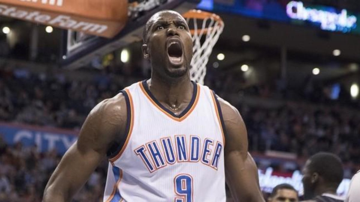 Ibaka celebra una de las acciones del duelo ante los Orlando Magic.-AP / J PAT CARTER