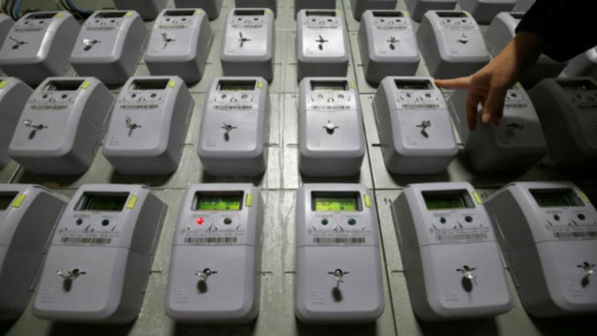 Los nuevos contadores eléctricos de consumo en un edificio de Barcelona.-