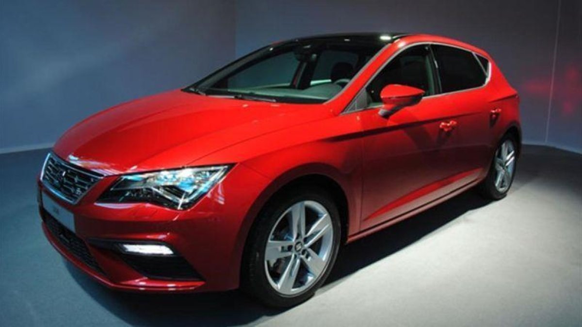 Nuevo Seat León 2017 con un ligero retoque en su frontal.-EL PERIÓDICO