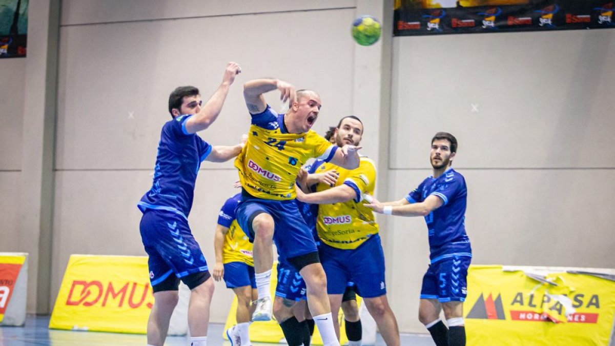 En la cancha de Vestusta una victoria soriana casi aseguraría el play off. MARIO TEJEDOR
