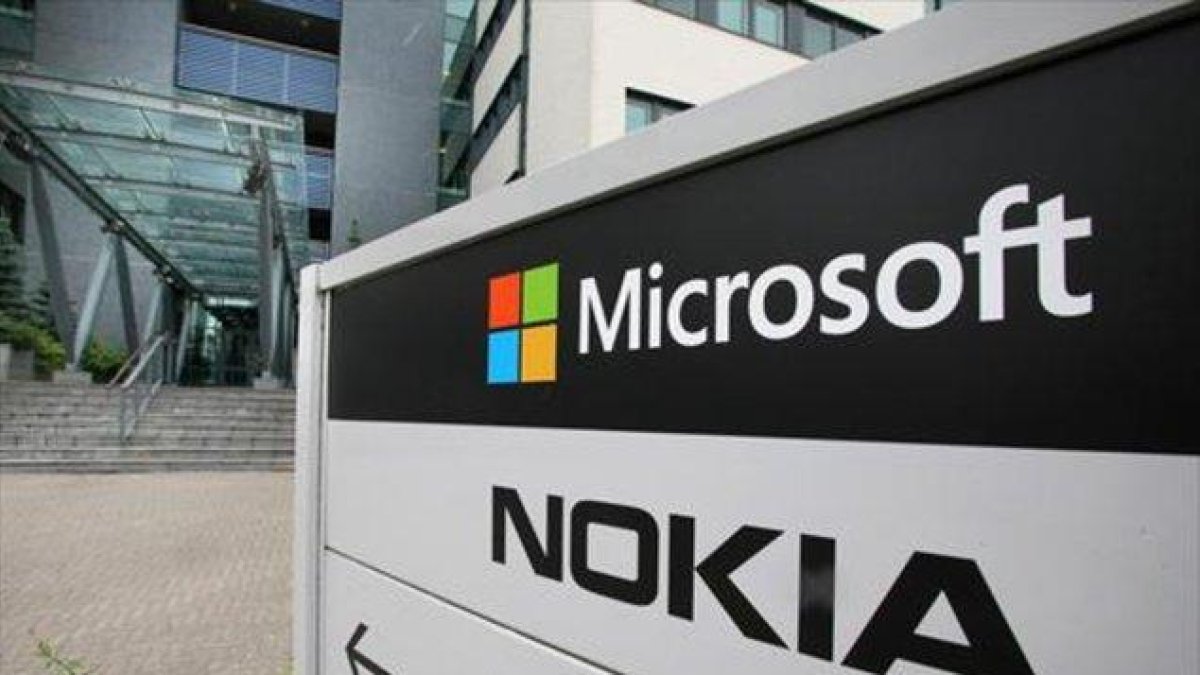 Entrada de oficinas de Microsoft y de Nokia en Helsinki.-