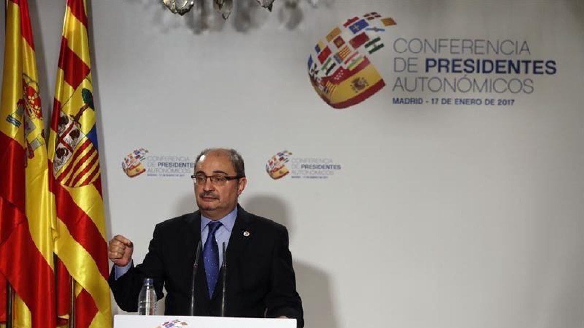 El presidente de Aragón, Javier Lambán, durante su comparecencia en la al término de la VI Conferencia de Presidentes Autonómicos.-EFE