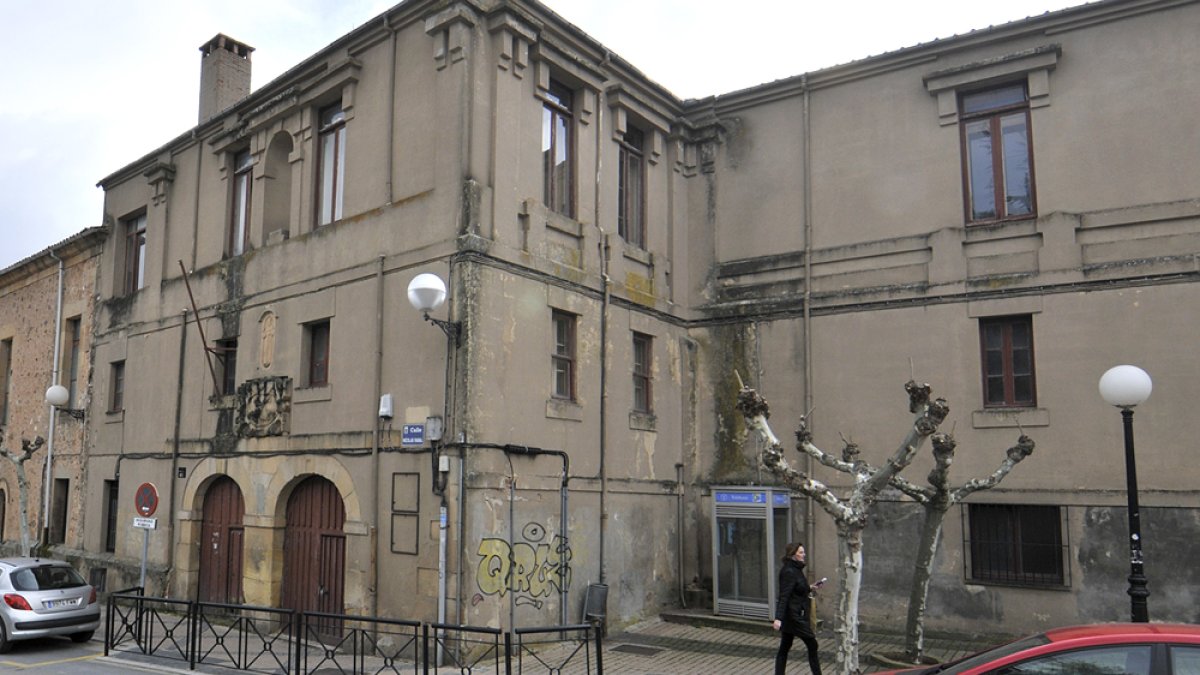 Edificio del CUS que se transformará en un hotel.-V.G.