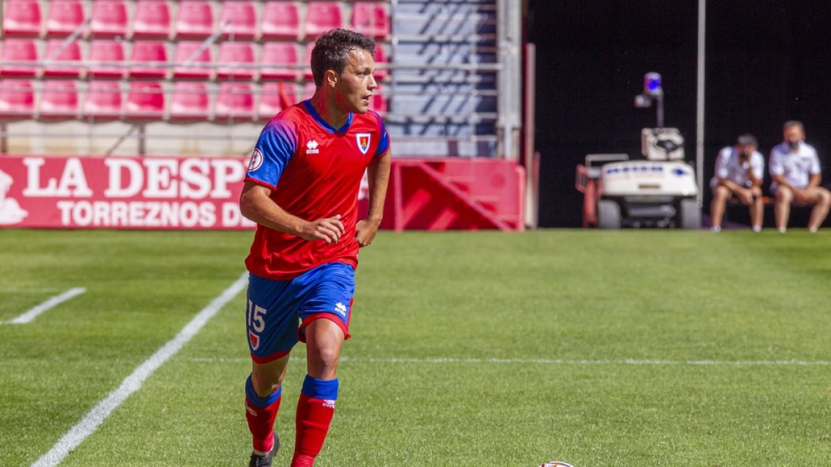 De Frutos será titular en el lateral derecho del Numancia. MARIO TEJEDOR