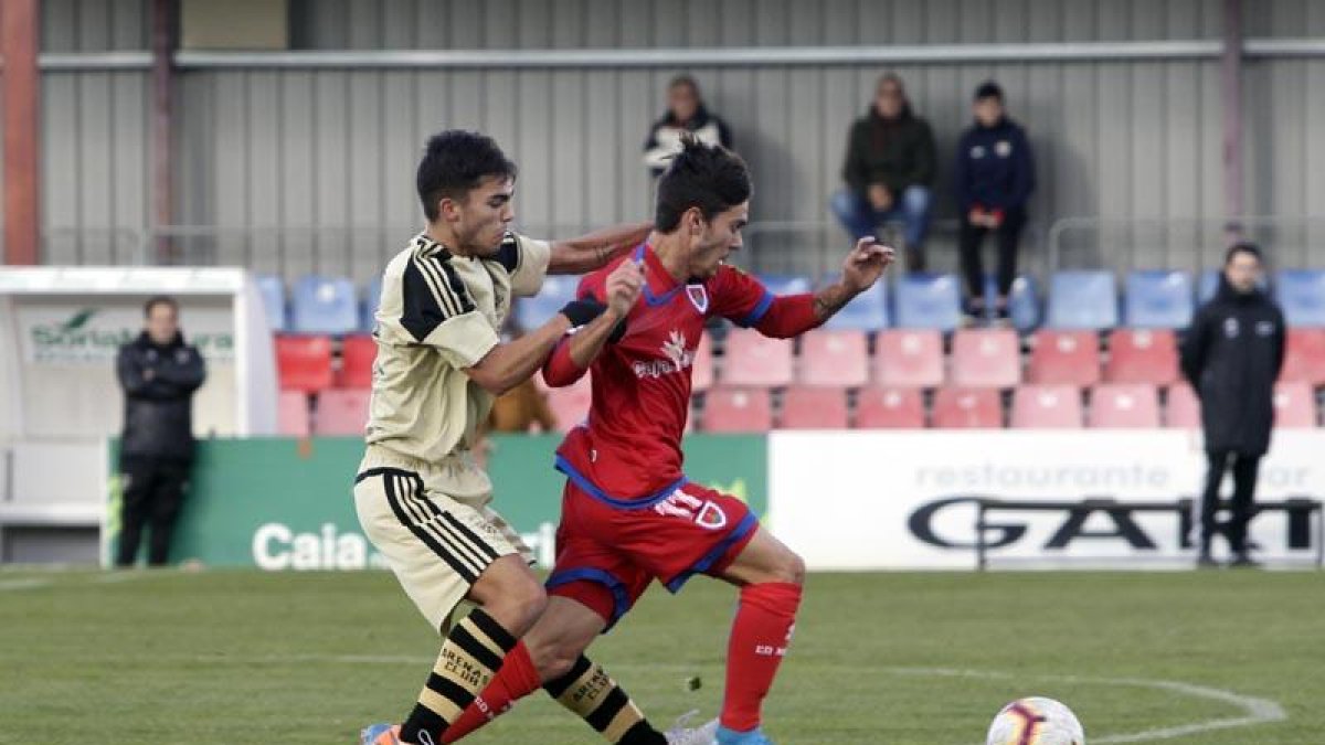 El Numancia pudo golear al Arenas y acabó sufriendo en los minutos finales.-Luis Ángel Tejedor