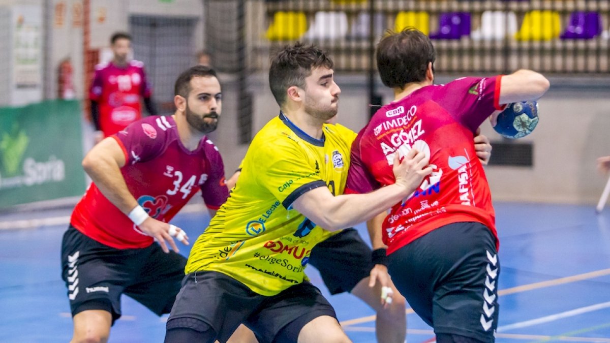 Partido vital en Córdoba para los intereses de salvación del BM Soria. MARIO TEJEDOR
