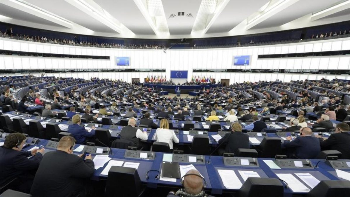 El Parlamento Europeo en el pleno de este miércoles.-EFE / MATHIEU CUGNOT
