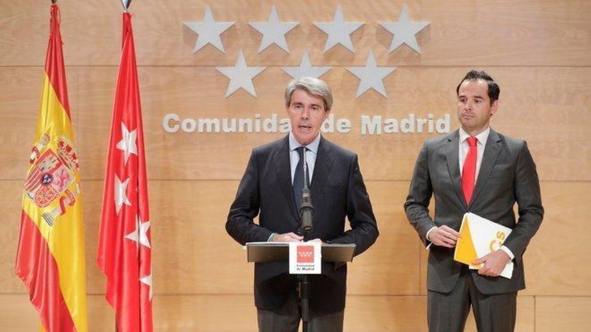 El expresidente de la Comunidad de Madrid, Ángel Garrido, junto al candidato de Ciudadanos al Gobierno regional, Ignacio Aguado.-COMUNIDAD DE MADRID