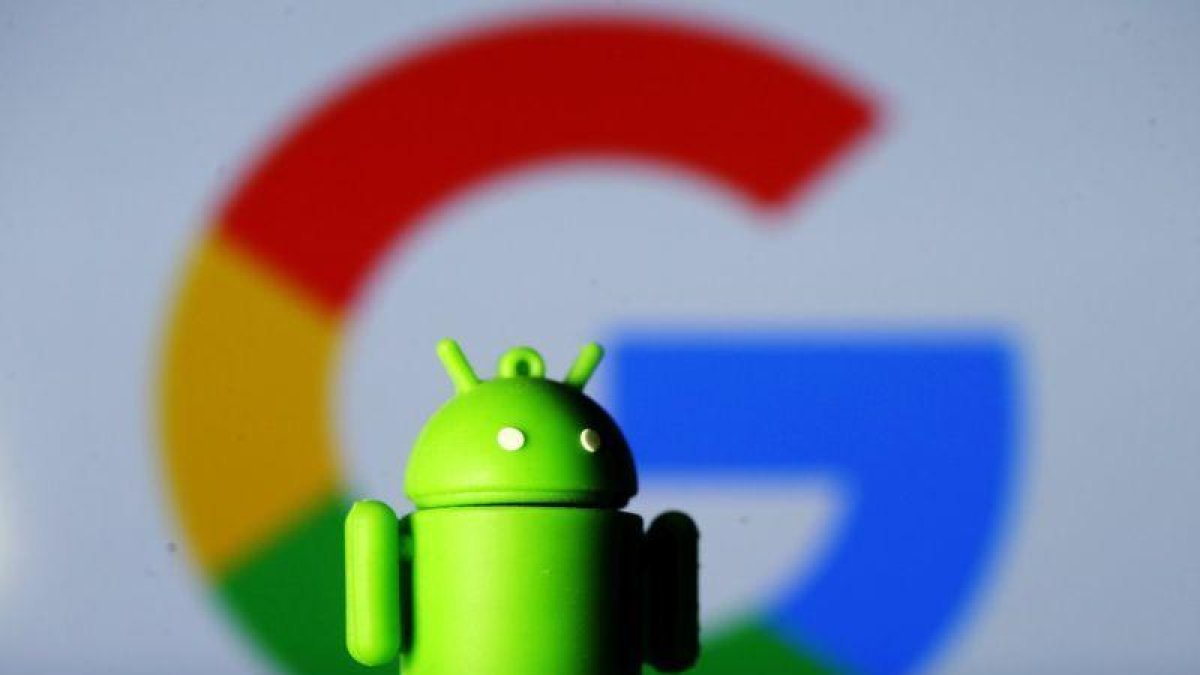 Google y Android en una figura 3D.-REUTERS