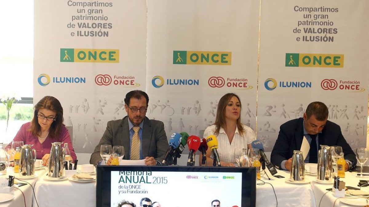 Begoña Grijalvo, Ismael Pérez, Arancha Casado y Juan Carlos Barbado durante la presentación del ‘Informe de Valor Compartido 2015’.-ICAL