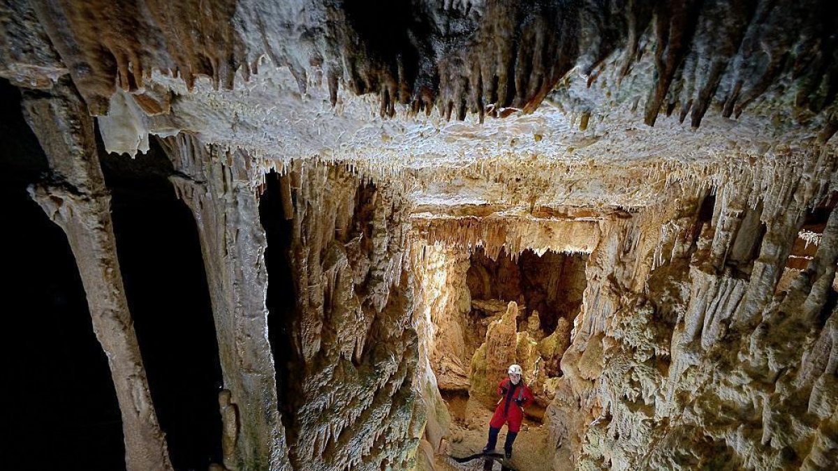 Expedición espeleológica.-- SERGIO LABURU/ (ESPELEOFOTO)