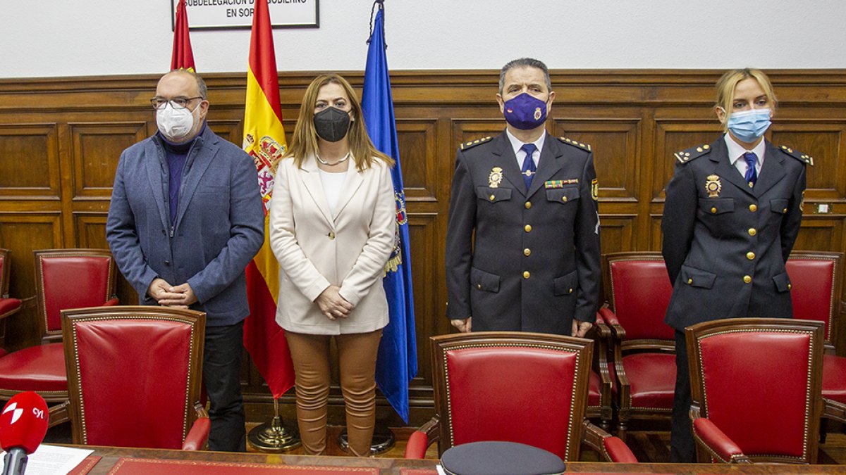 Miguel Latorre, Virginia Barcones, Honorio Pérez Pablos y Elena Mora presentan la desarticulación del grupo criminal que actuó en La Zona de Soria. MARIO TEJEDOR