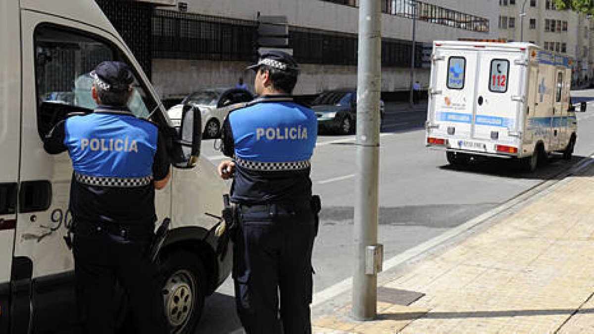 El suceso se ha producido en la calle Tejera. / VALENTÍN GUISANDE-