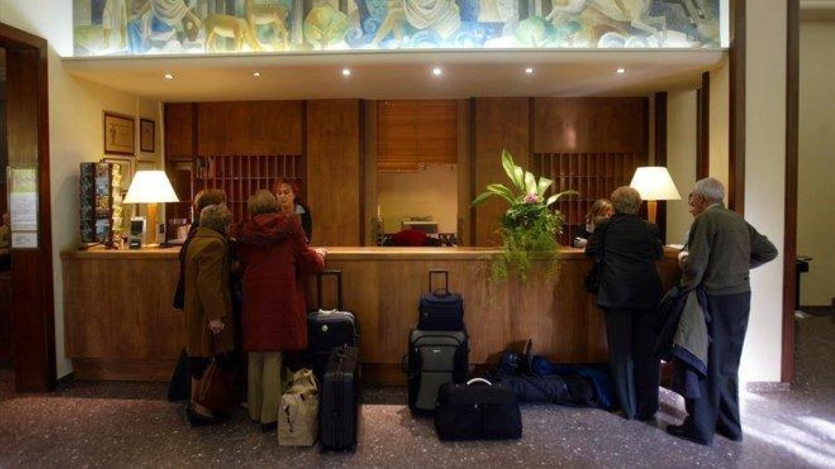 Jubilados del Imserso, en un balneario de Caldes de Malavella (Girona).-