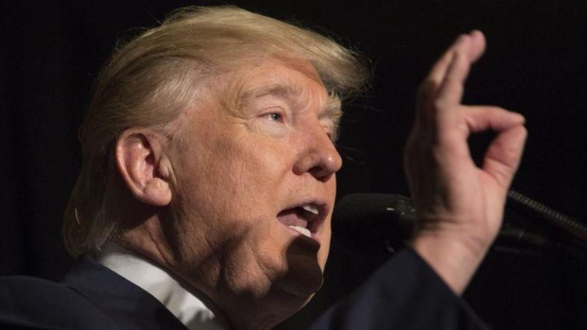 El presidente estadounidense, Donald Trump, pronuncia un discurso durante una reunión de altos cargos de seguridad de varias ciudades celebrada en Washington, el miércoles 8 de febrero.-CHRIS KLEPONIS POOL