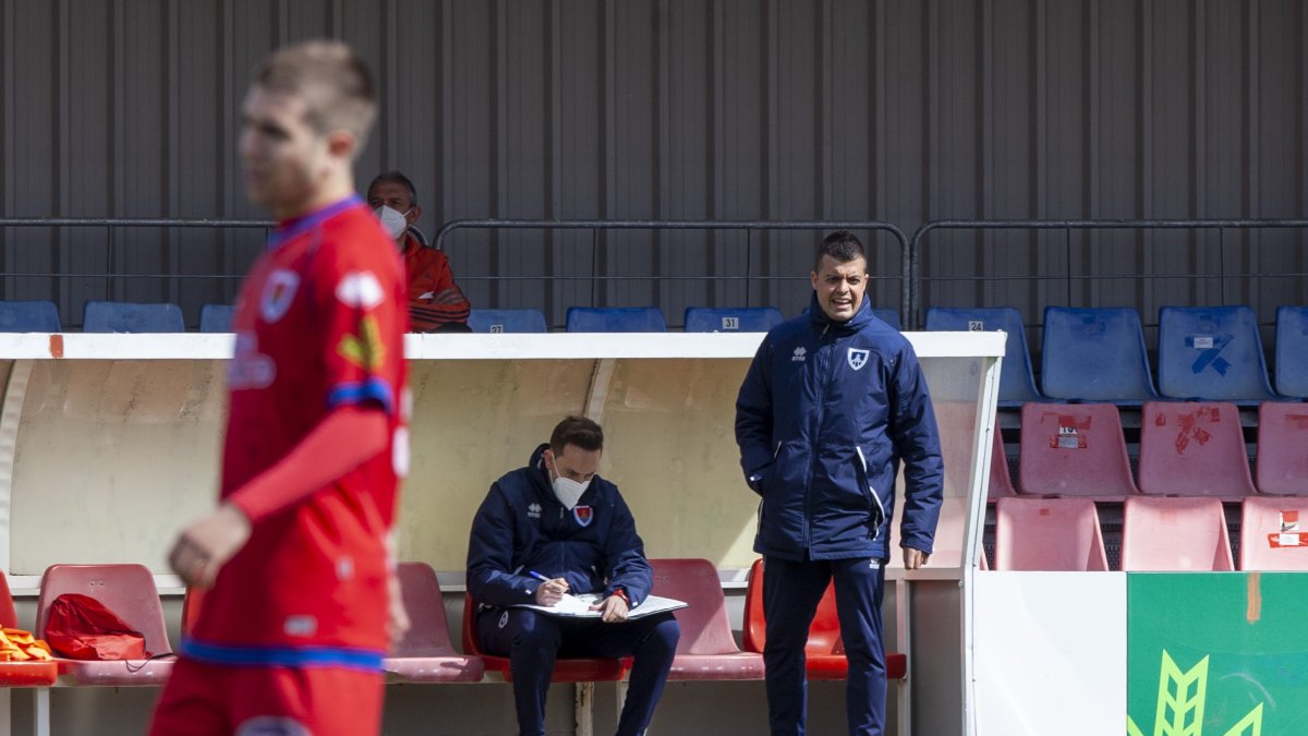 Carlos Ortega, entrenador del Numancia B. MARIO TEJEDOR.
