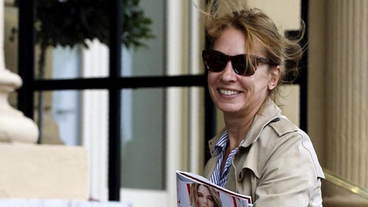 La directora francesa Emmanuelle Bercot, a su llegada al festival de San Sebastián, donde abrió la sección oficial con 'La doctora de Brest'.-EFE / JAVI ETXEZARRETA
