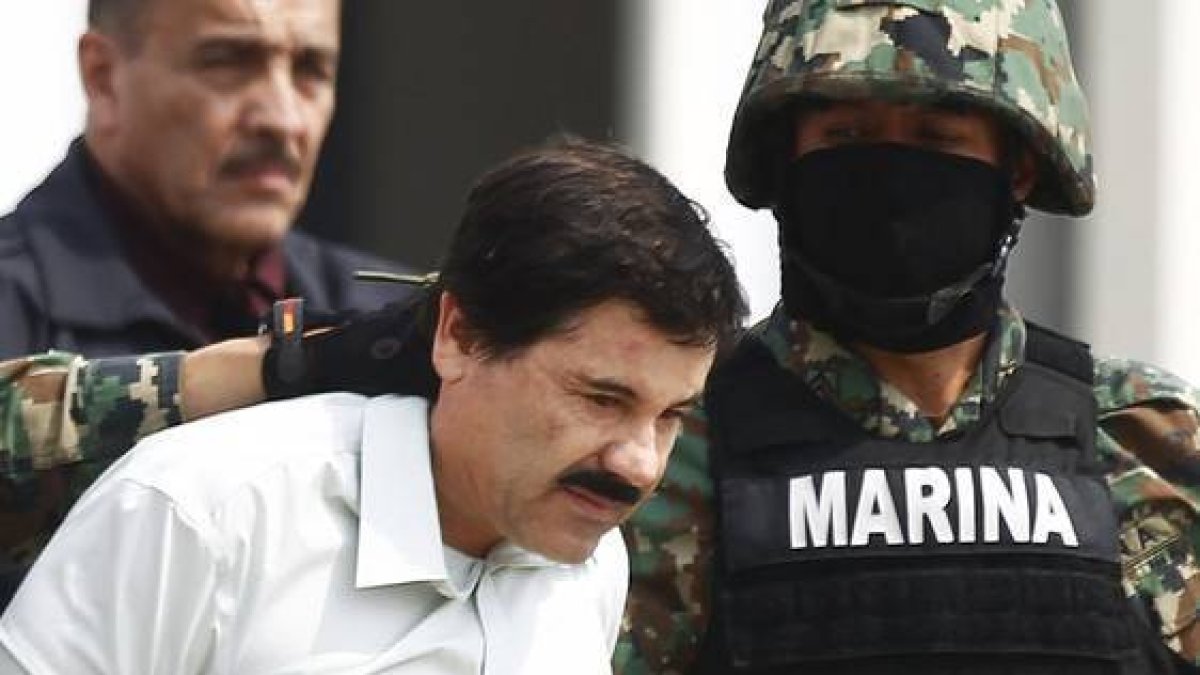 Joaquin 'El Chapo' Guzman, escoltado por soldados tras ser detenido en febrero del 2014.-Foto: REUTERS / EDGARD GARRIDO