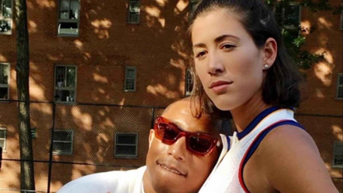 Garbiñe Muguruza y Pharell Williams.-EL PERIÓDICO