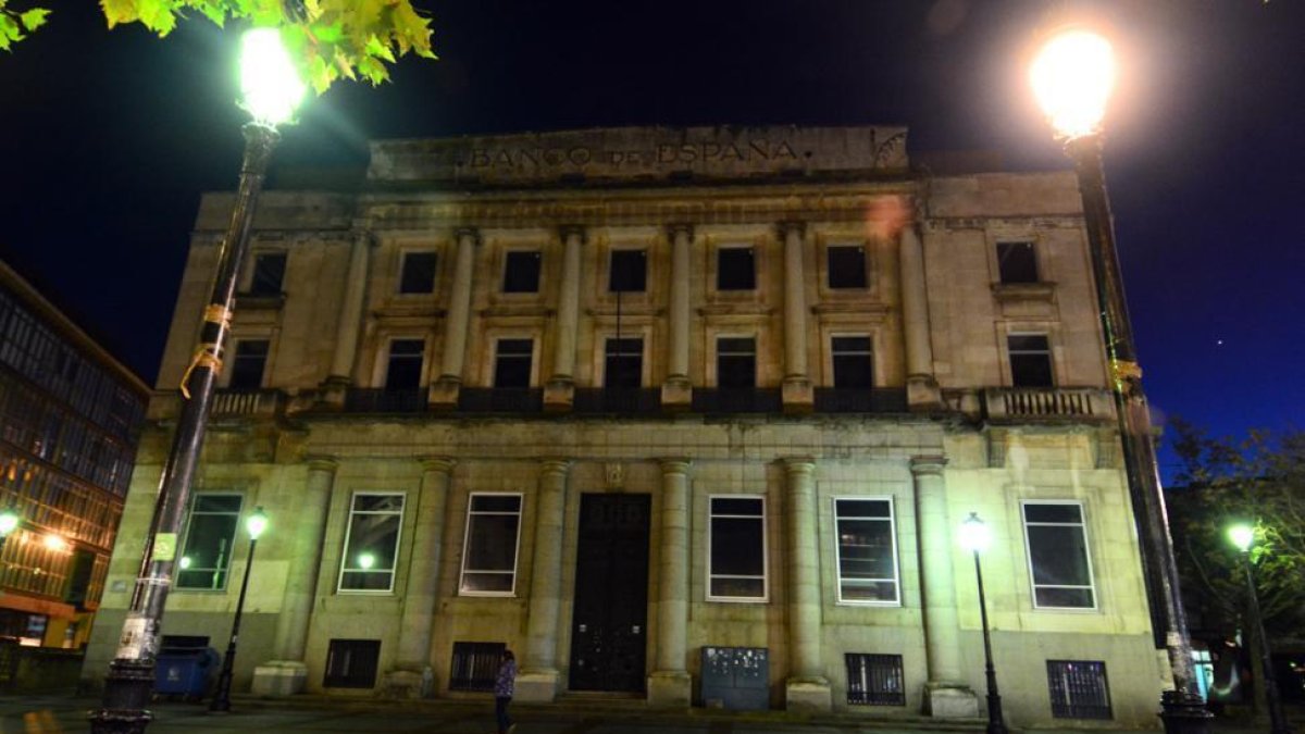 Edificio del antiguo Banco de España en la tarde de ayer.-ÁLVARO MARTÍNEZ