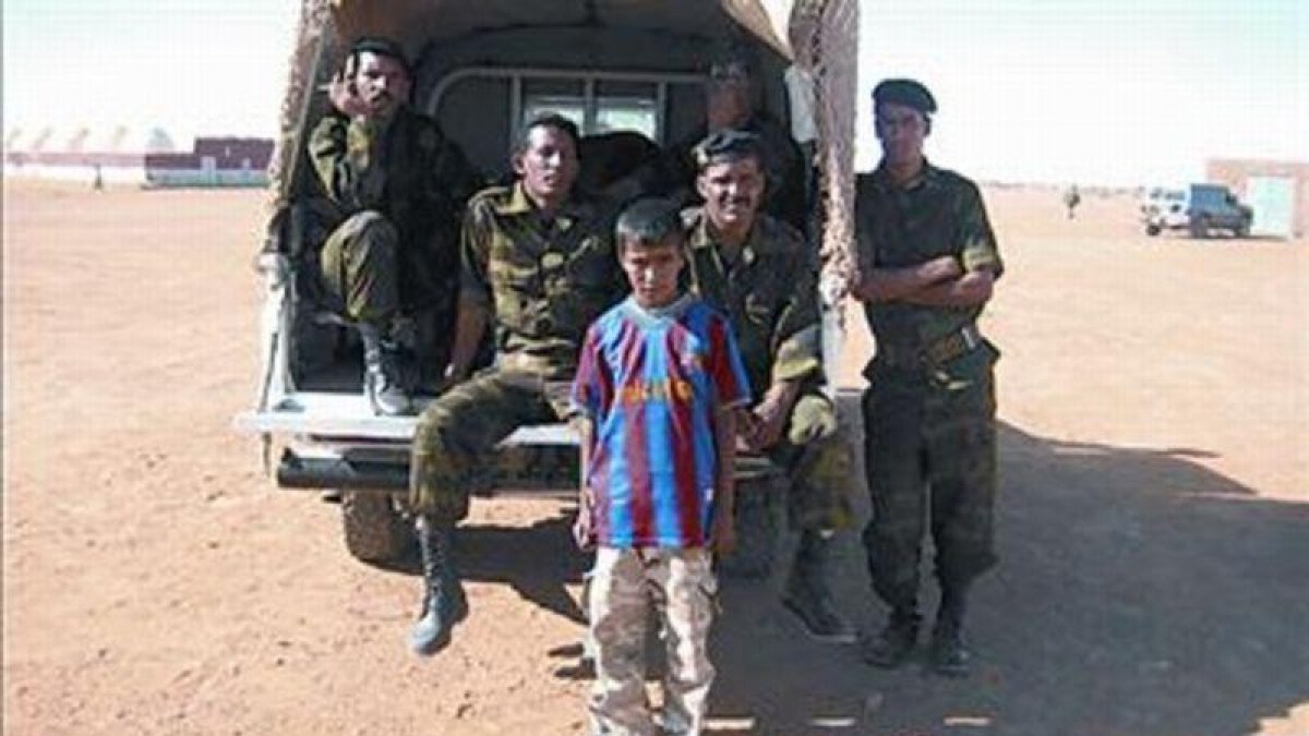 El Frente Polisario también se deja fotografiar.-SERGI LÓPEZ-EGEA