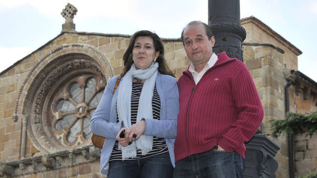 Javier de Pablo y Ana de las Heras, jurados de la cuadrilla de la Mayor. / VALENTÍN GUISANDE-