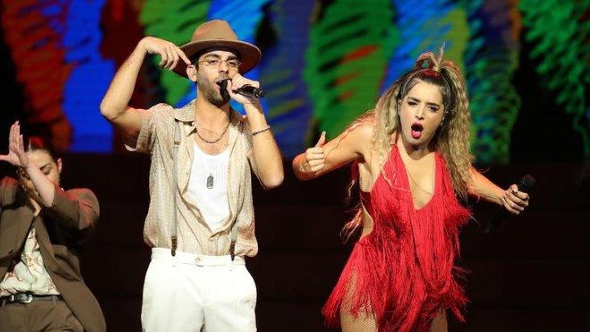 Don Patricio y Lola Indigo, en una actuación de la gala.-EFE / JUANJO MARTÍN