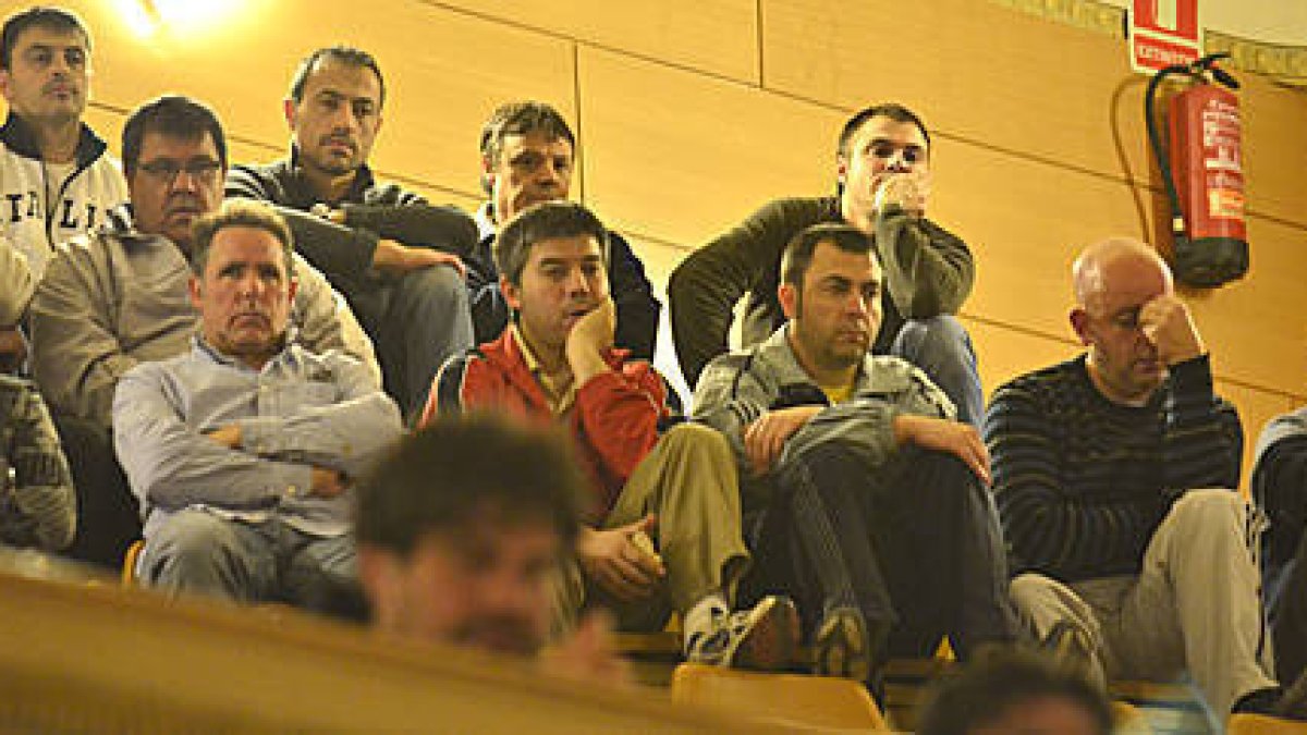 Trabajadores de Norma en la pasada asamblea. / A. M. -