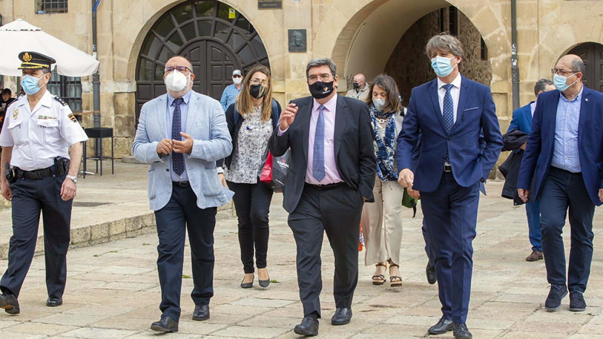 Jose Luis Escrivá en su visita a Soria - MARIO TEJEDOR