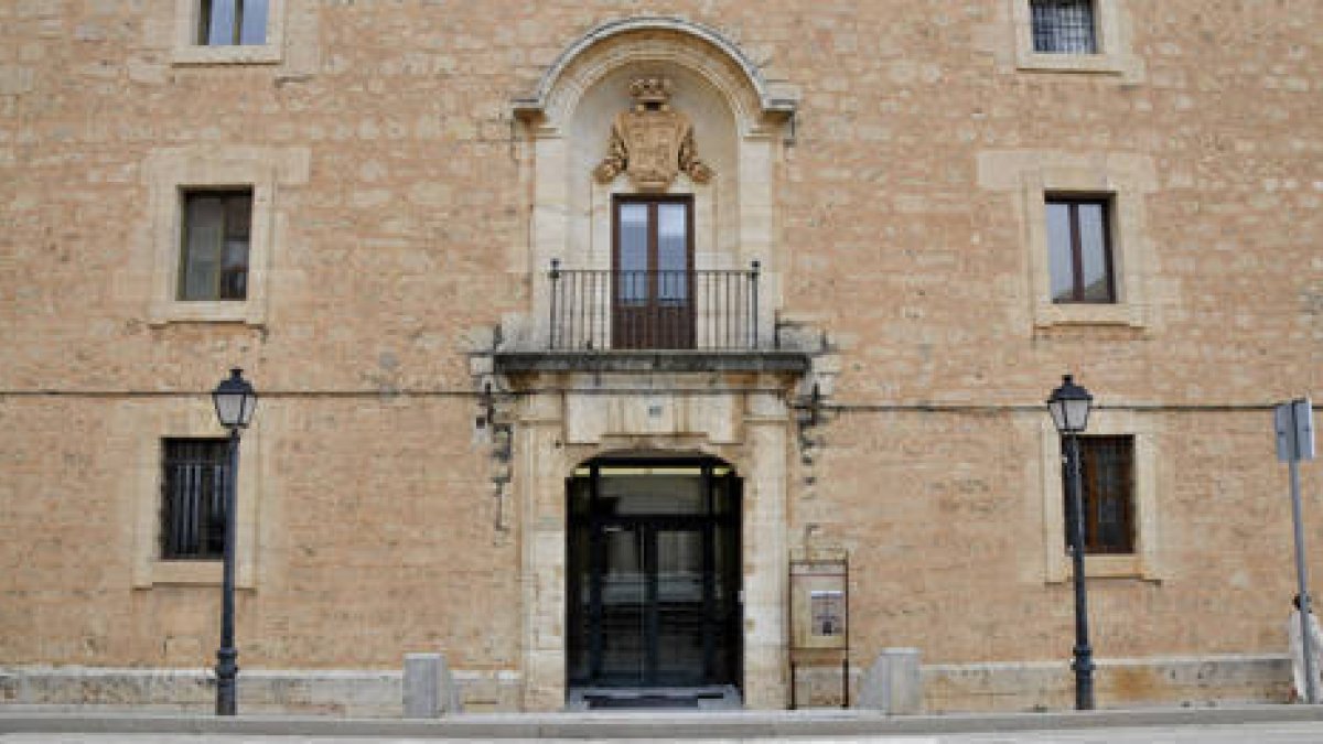 Fachada de la residencia San José de El Burgo de Osma en la actualidad. / DFIEGO MAYOR-