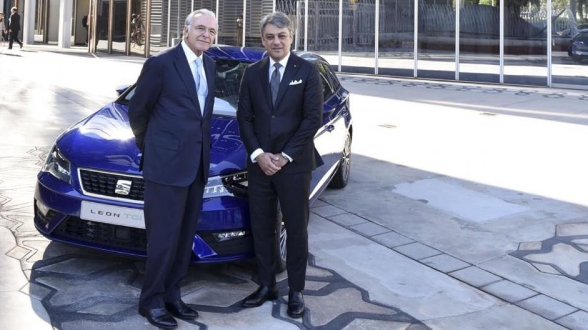 El presidente de Gas Natural Fenosa, Isidro Faine, y el presidente de Seat, Luca de Meo.-