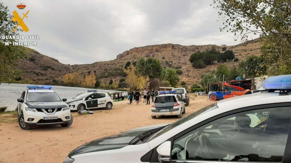 Patrullas de la Guardia Civil en el lugar de los hechos. ICAL
