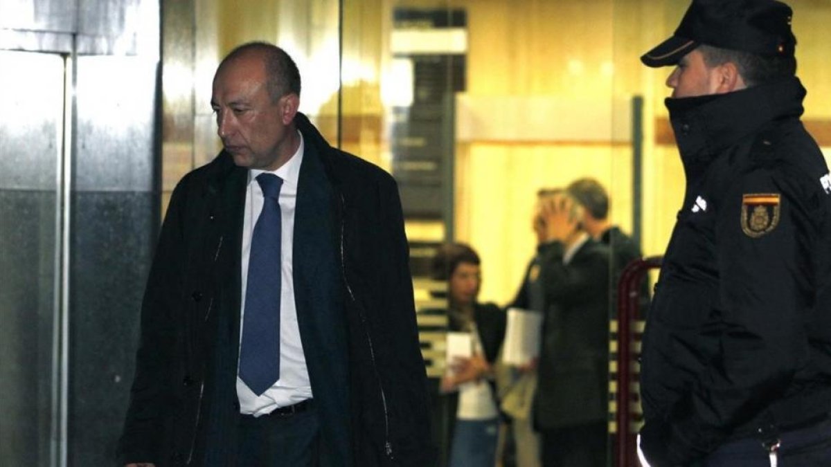 El socio de Deloitte Francisco Celma, en una imagen de archivo tras declarar ante el juez Fernando Andreu en febrero del 2013.-LUIS SEVILLANO