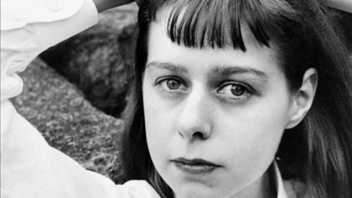 DIRECTOCastigo para la infanta y cárcel para Urdangarin. Sigue todas las reacciones a la sentencia del 'caso Nóos' ANIVERSARIO  Carson McCullers, la fuerza oculta del deseo Se cumple el centenario de la intensa autora norteamericana con la reedición de su-