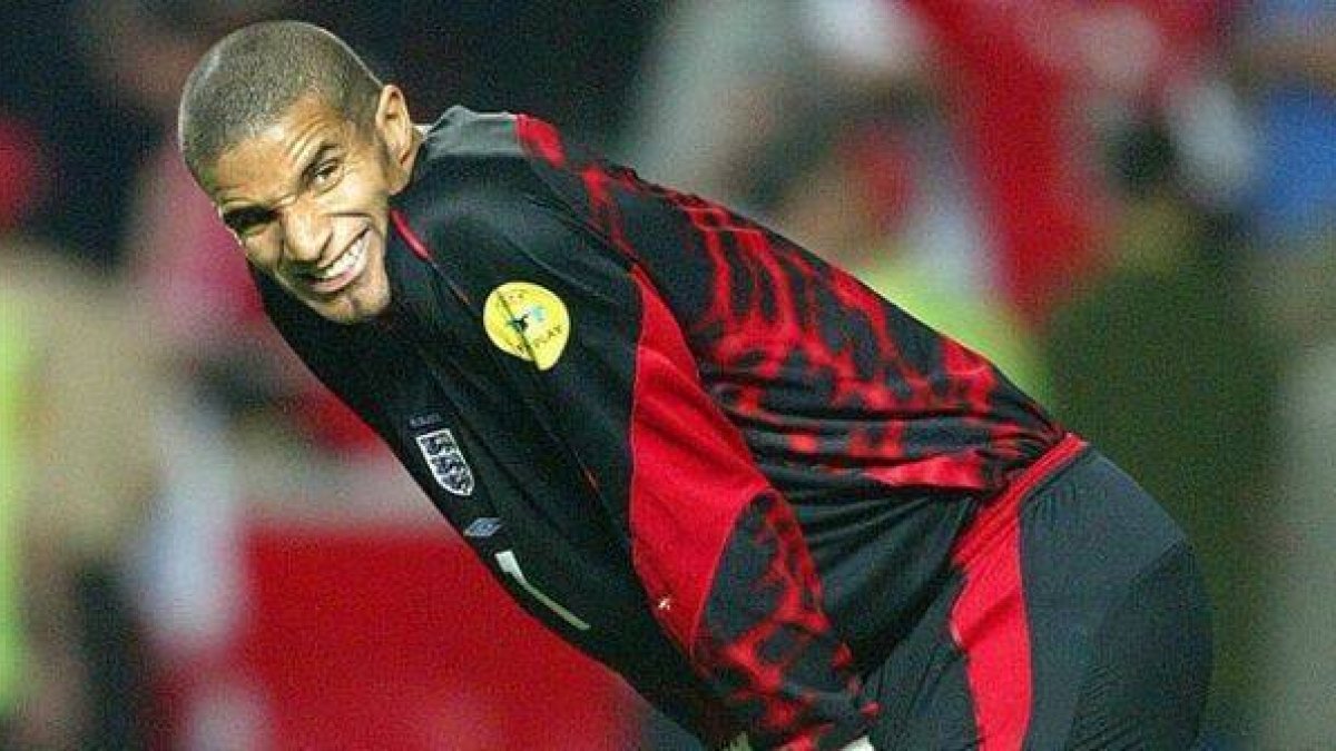 David James, el veterano portero inglés, en un partido.-Foto: AP / THOMAS KIENZLE
