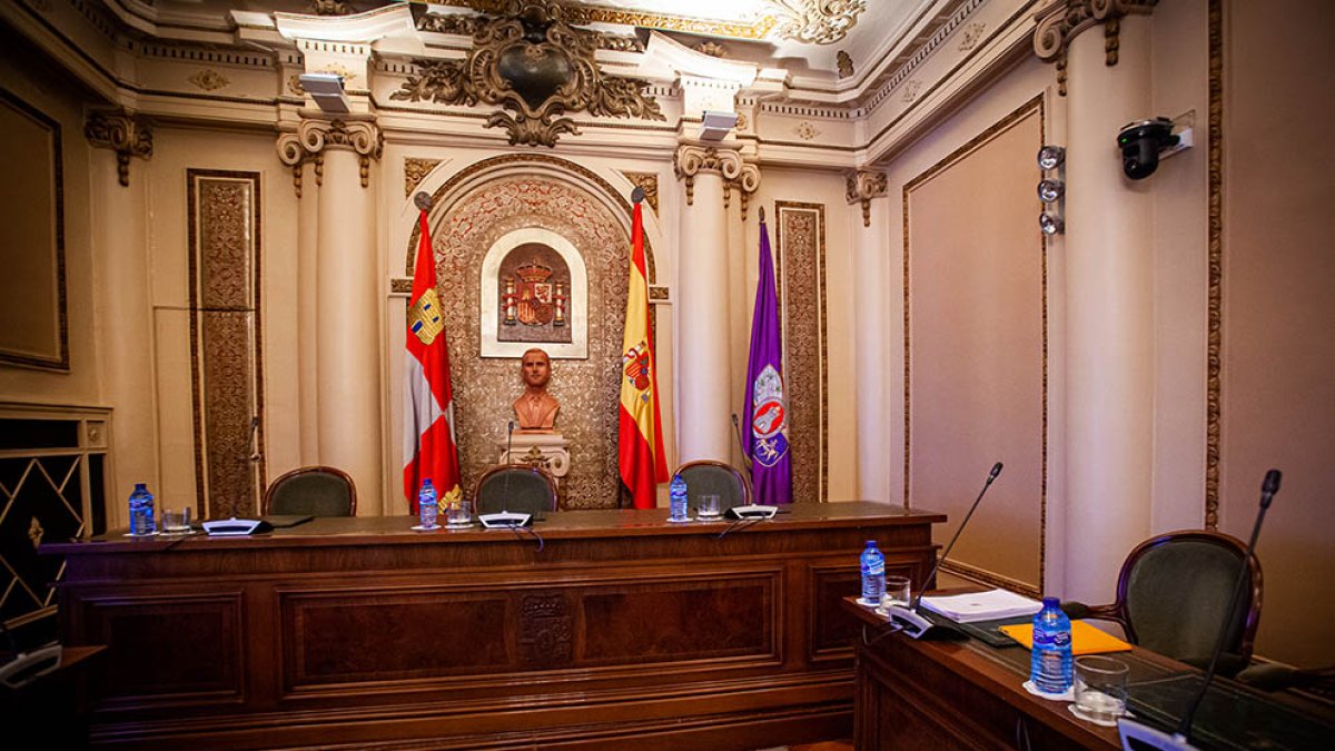 Sillón presidencial de la Diputación Provincial. MARIO TEJEDOR