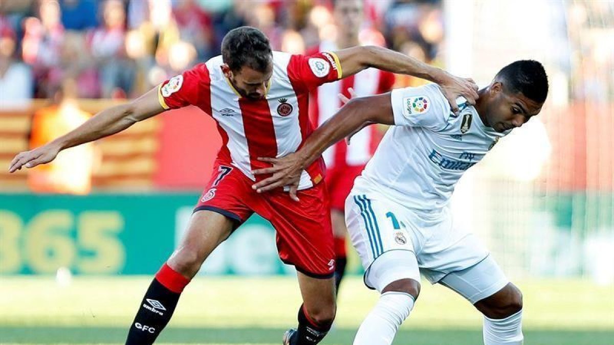 Portu disputa un balón a Toni Kroos.-EFE