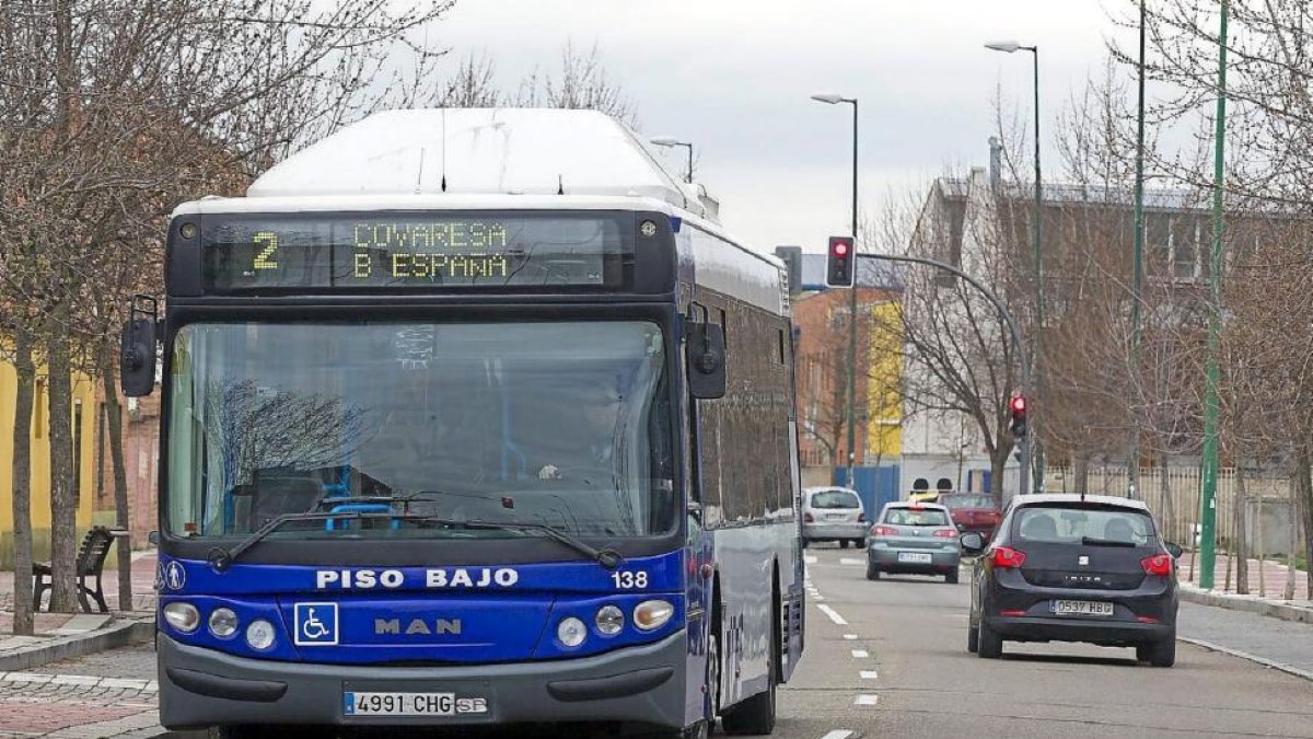 Autobús urbanos de la ciudad de Valladolid.-P.REQUEJO