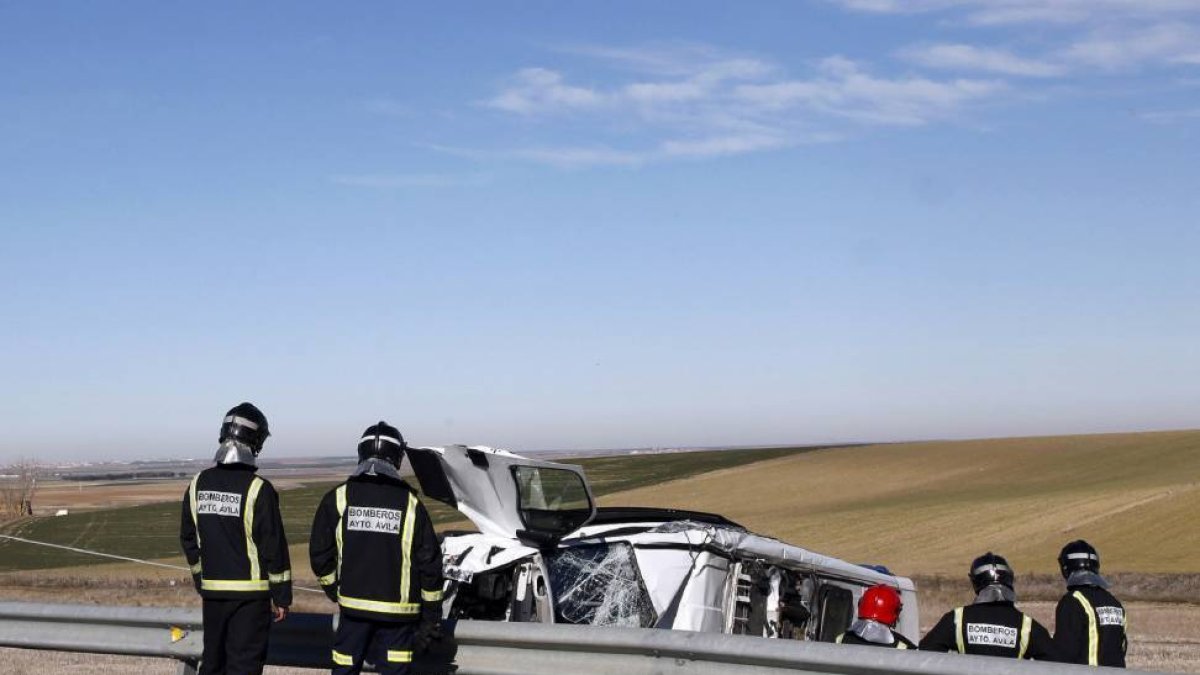 Accidente de un autobús escolar en la localidad abulense de Villanueva del Aceral-Ical
