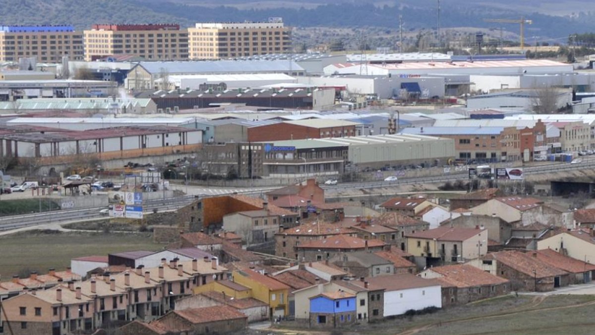 Vista del polígono de Soria, con Las Casas en primer término, con las mejoras licitadas en un millón.-Valentín Guisande