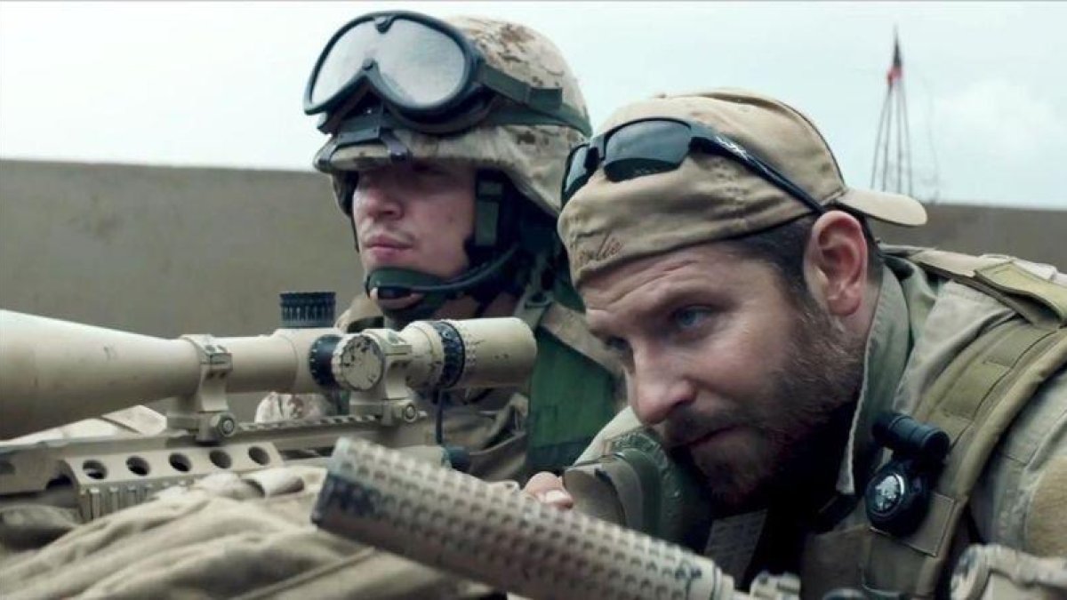 Bradley Cooper, en una escena de la película El francotirador.-EL PERIÓDICO