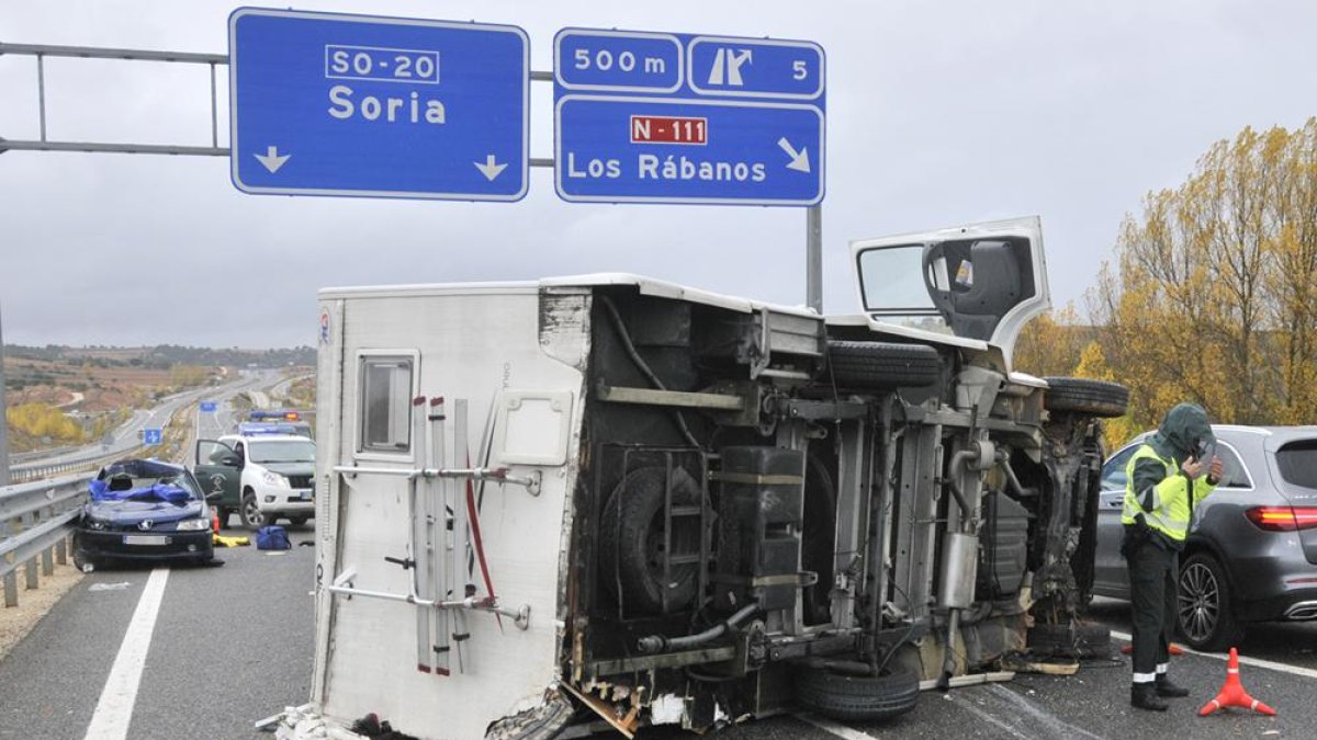 Accidente por la colisión entre un turismo y una autocaravana-Valentín Guisande