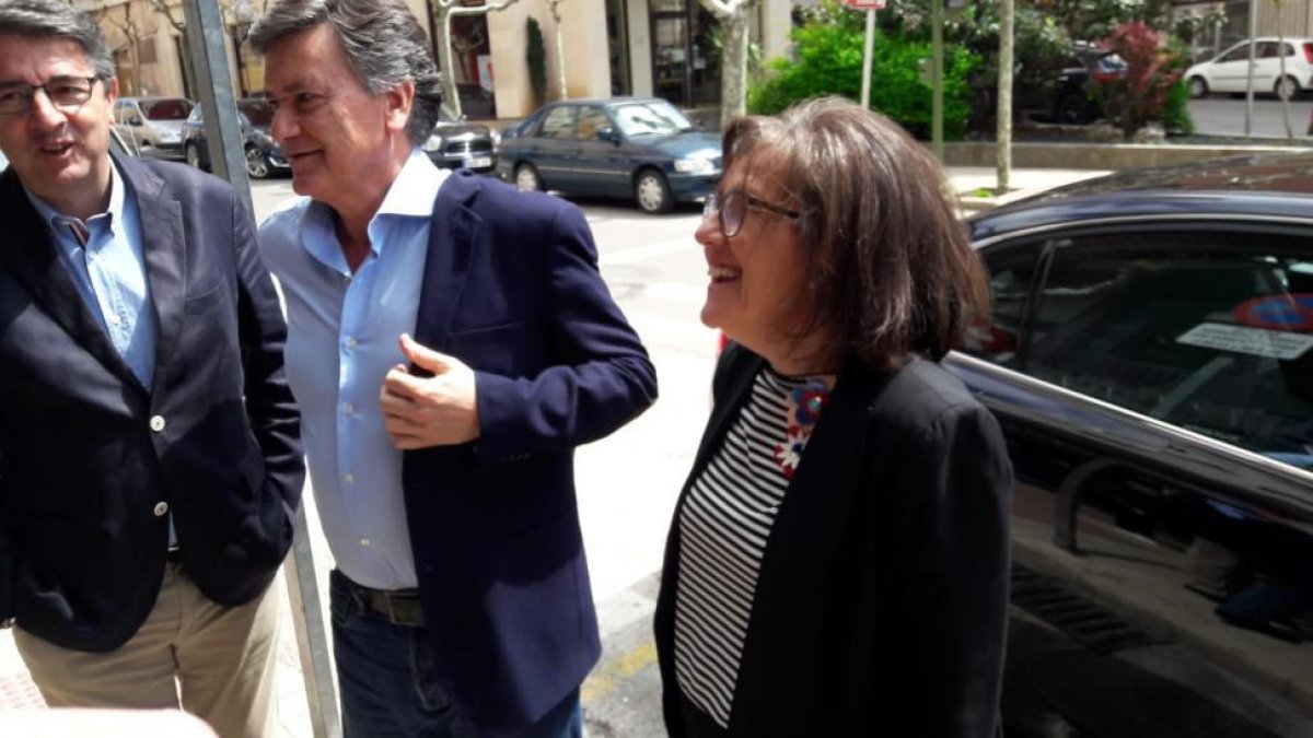 Peregrina, Vázquez y Angulo, antes de la rueda de prensa.-HDS