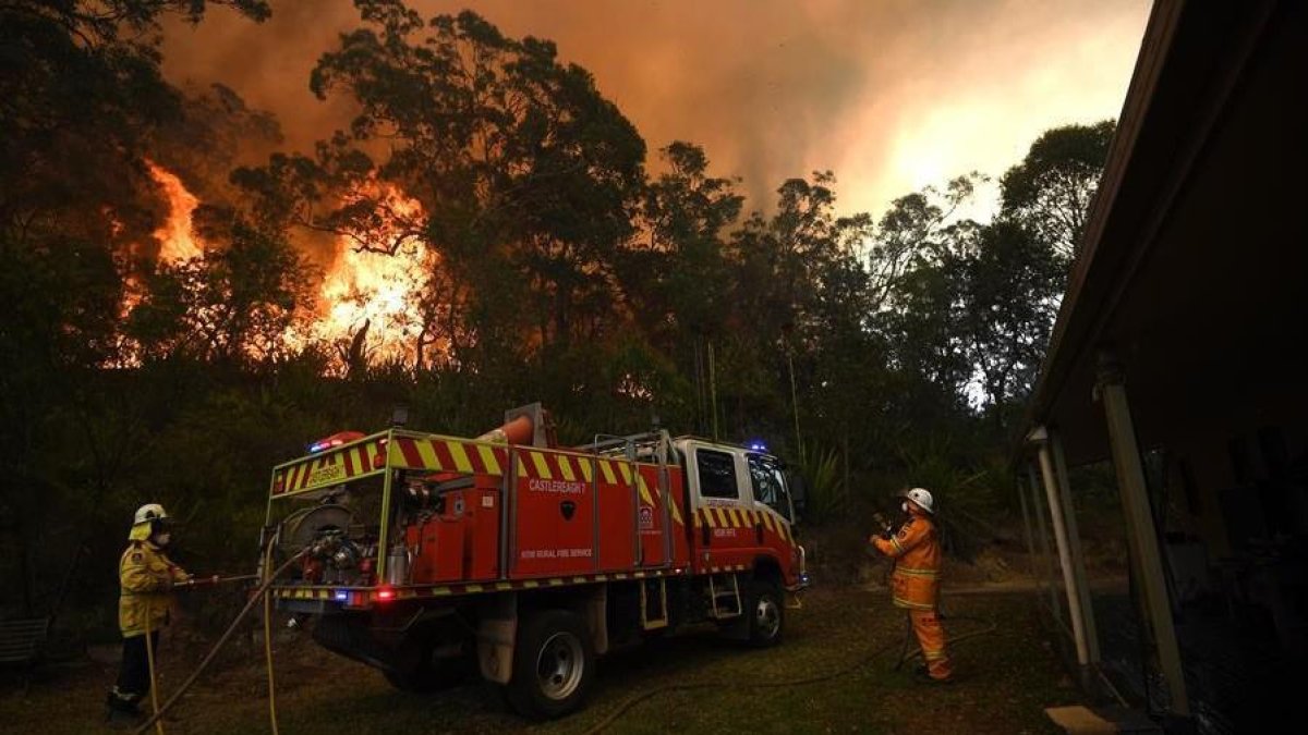 Incendios forestales en Australia llegan a zonas habitadas.-EFE