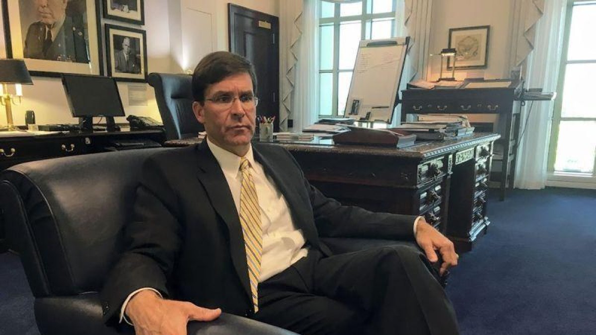 El secretario de la armada de EEUU Mark Esper.-THOMAS WATKINS (AFP)