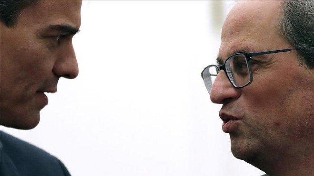 El presidente del Gobierno, Pedro Sánchez, junto al president de la Generalitat, Quim Torra.-MANU FERNANDEZ AP